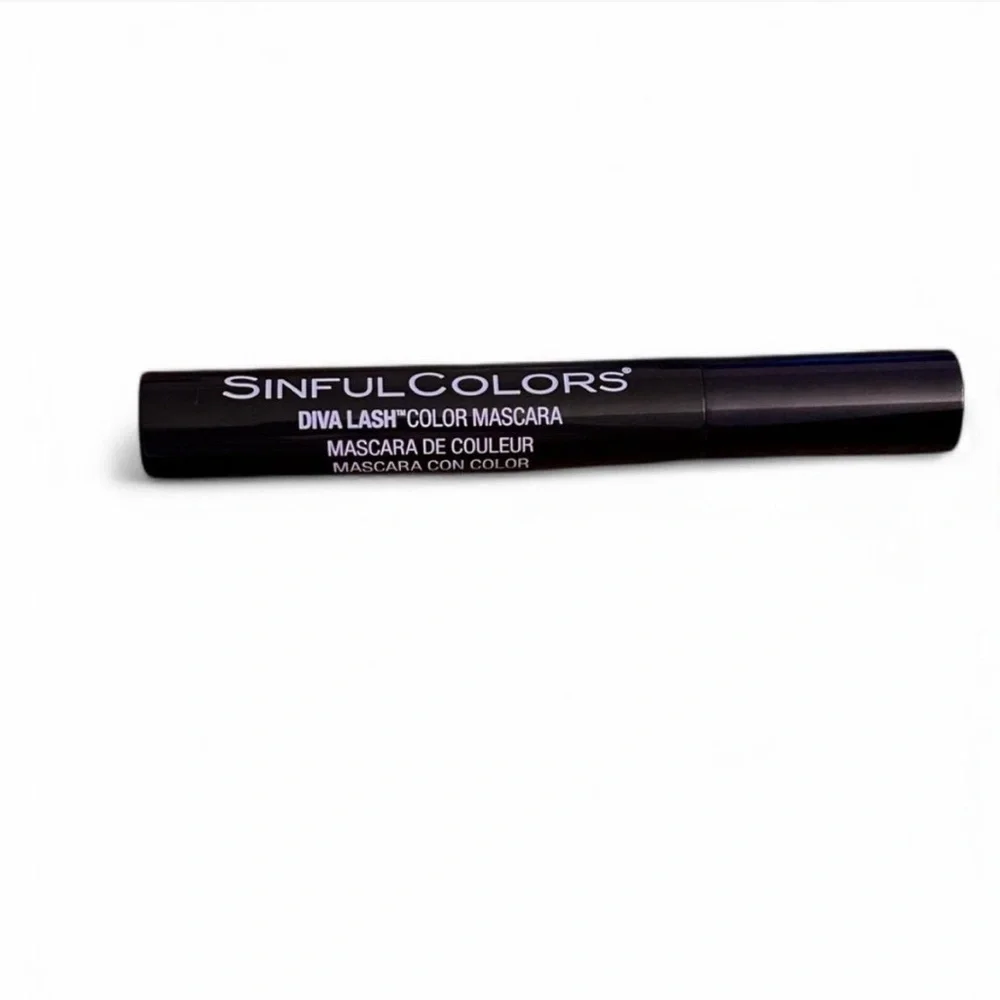 Black Diva Lash Mascara - Volumizing Black Mascara